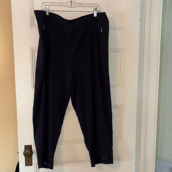 Elegant Navy Cropped Joggers - Picture 3 of 9